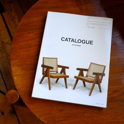 ピエールジャンヌレの家具のオークションカタログをまとめた本