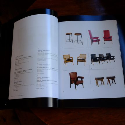 ピエールジャンヌレの家具のオークションカタログをまとめた本